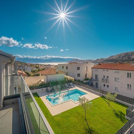 Poolside Apartments Anabella バスカ エクステリア 写真