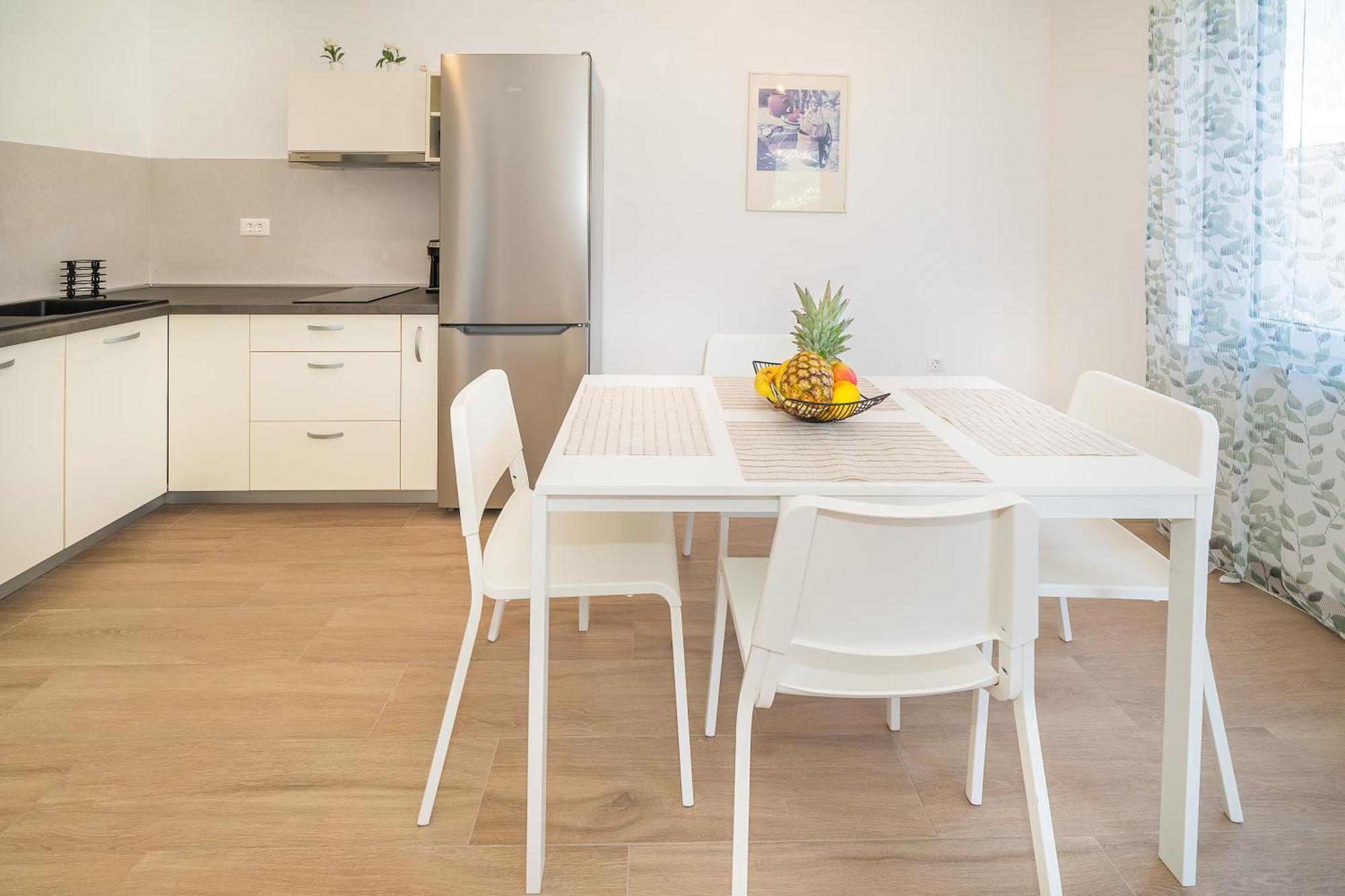 Poolside Apartments Anabella バスカ エクステリア 写真