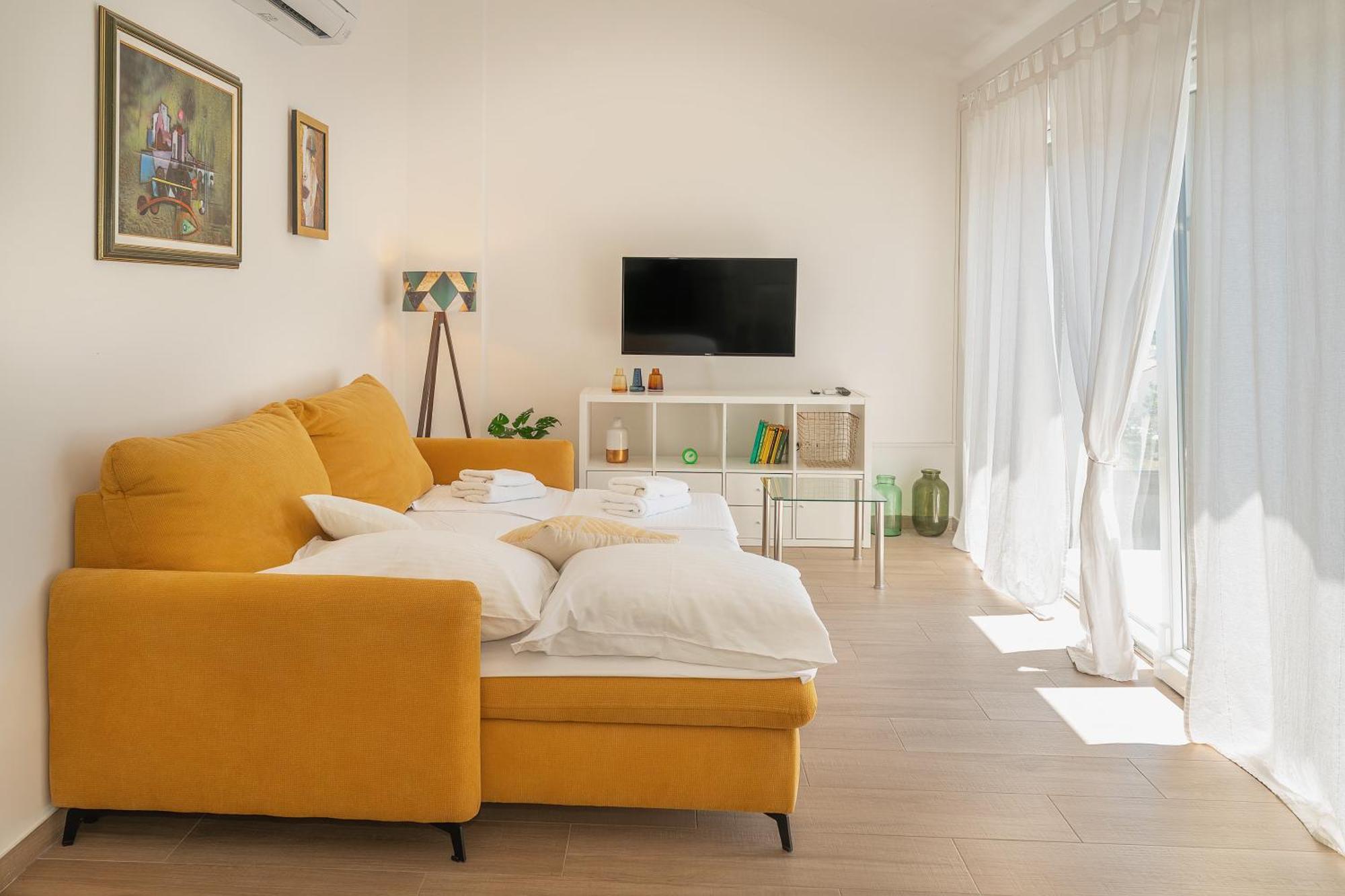Poolside Apartments Anabella バスカ エクステリア 写真
