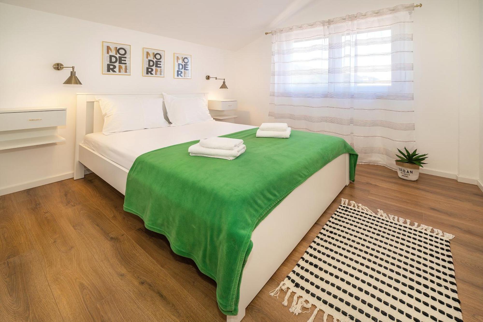 Poolside Apartments Anabella バスカ エクステリア 写真