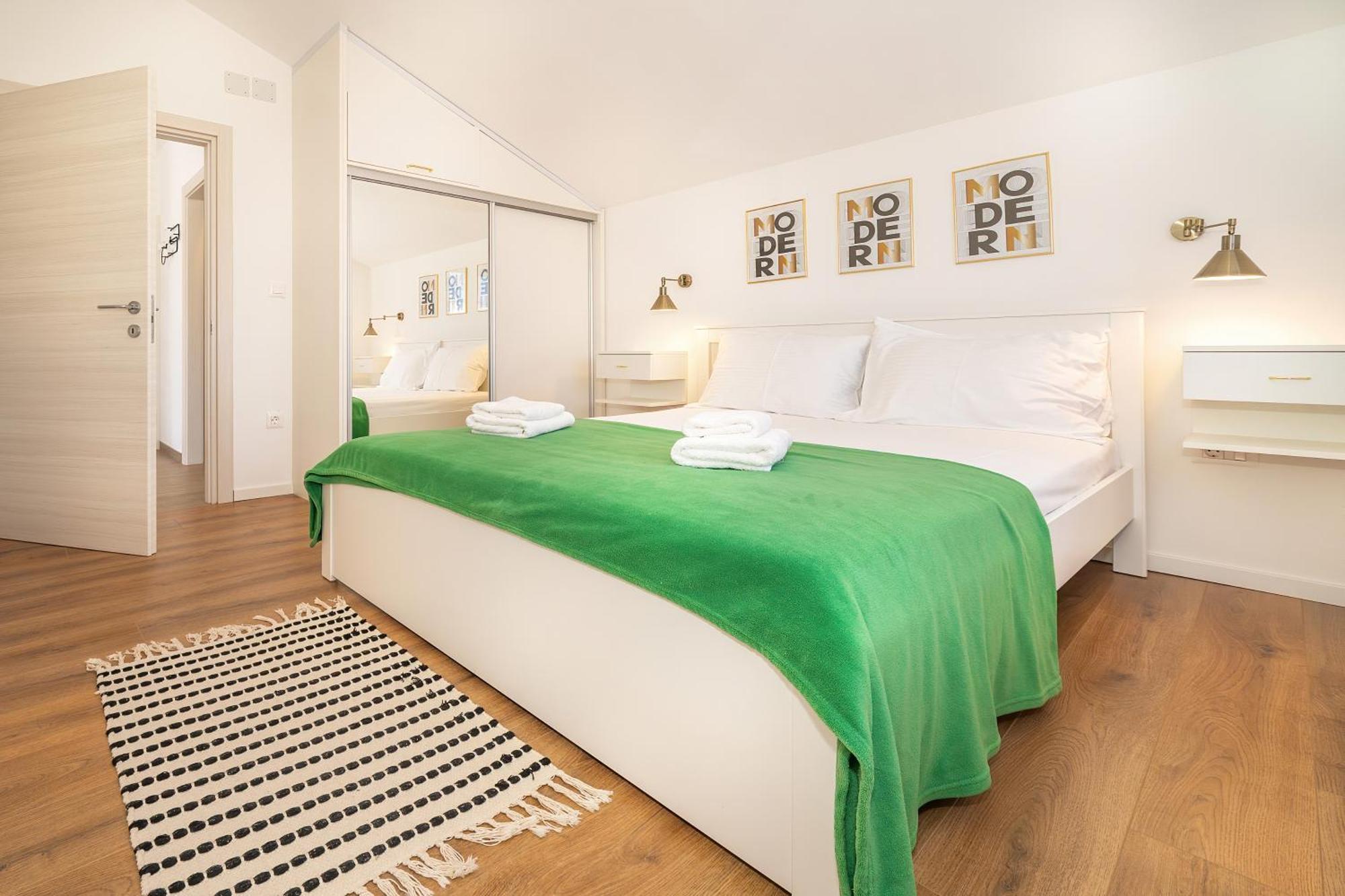 Poolside Apartments Anabella バスカ エクステリア 写真