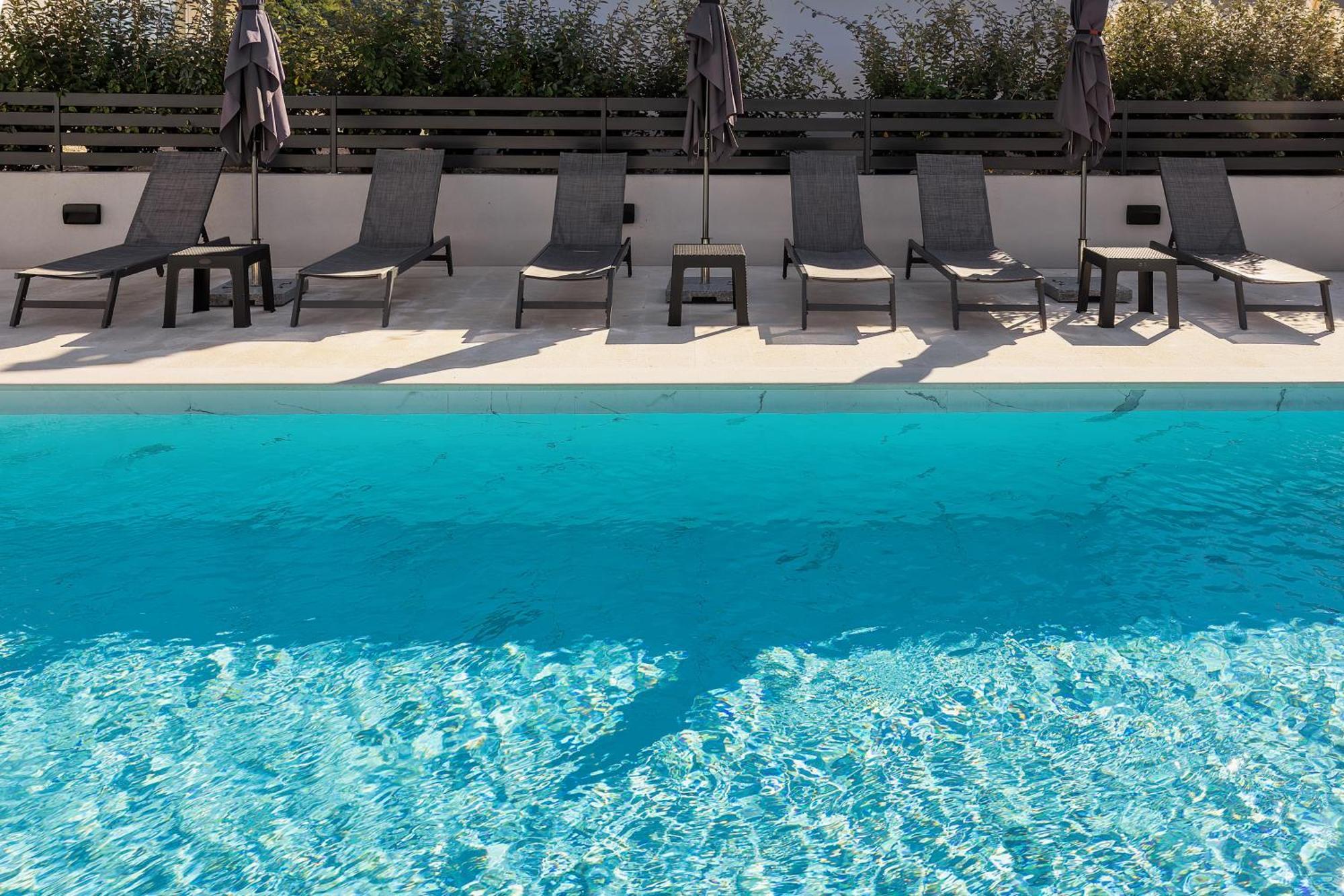 Poolside Apartments Anabella バスカ エクステリア 写真