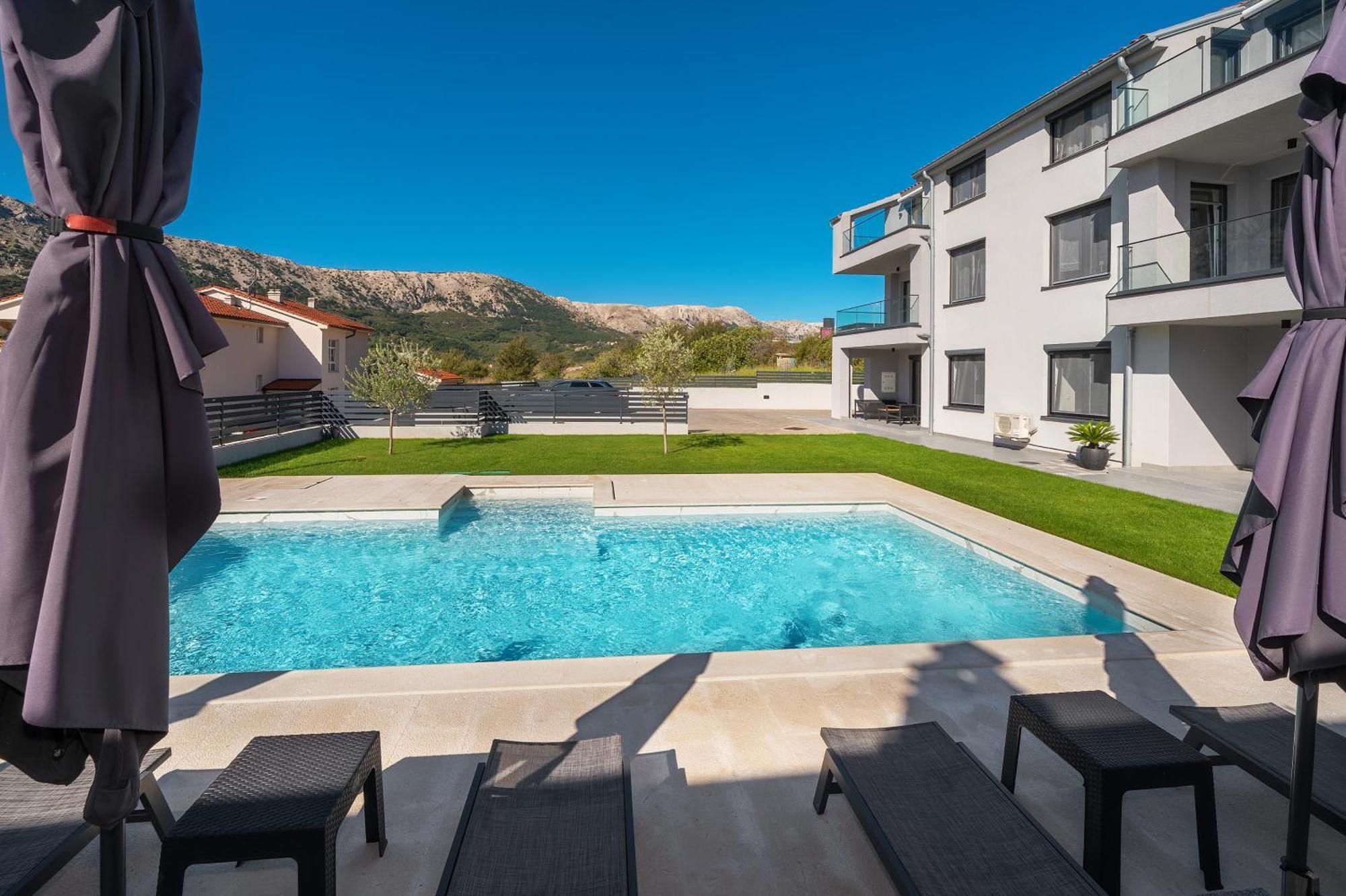 Poolside Apartments Anabella バスカ エクステリア 写真