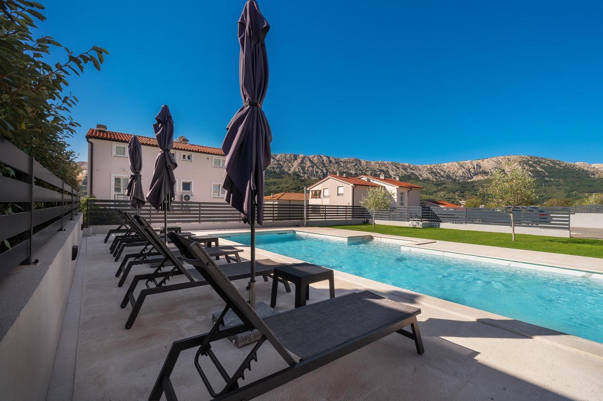 Poolside Apartments Anabella バスカ エクステリア 写真